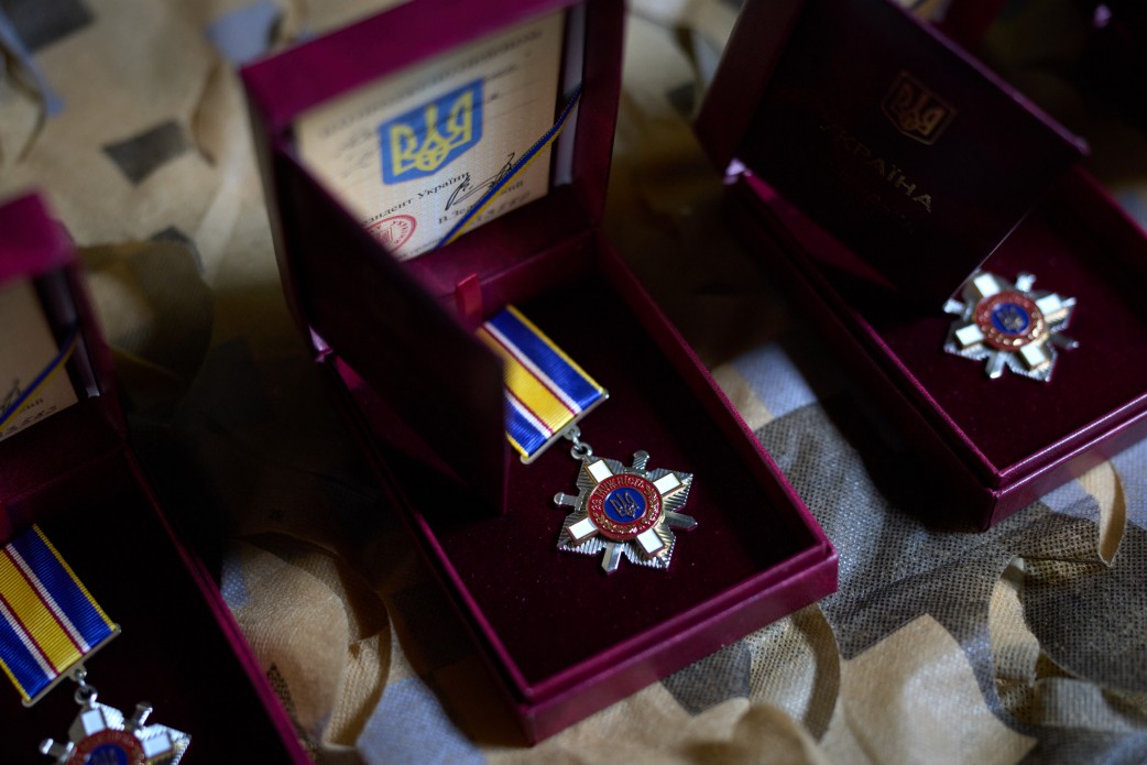 Зеленський зустрівся з воїнами 65-ї ОМБр, які захищають Україну на Оріхівському напрямку - фото 8