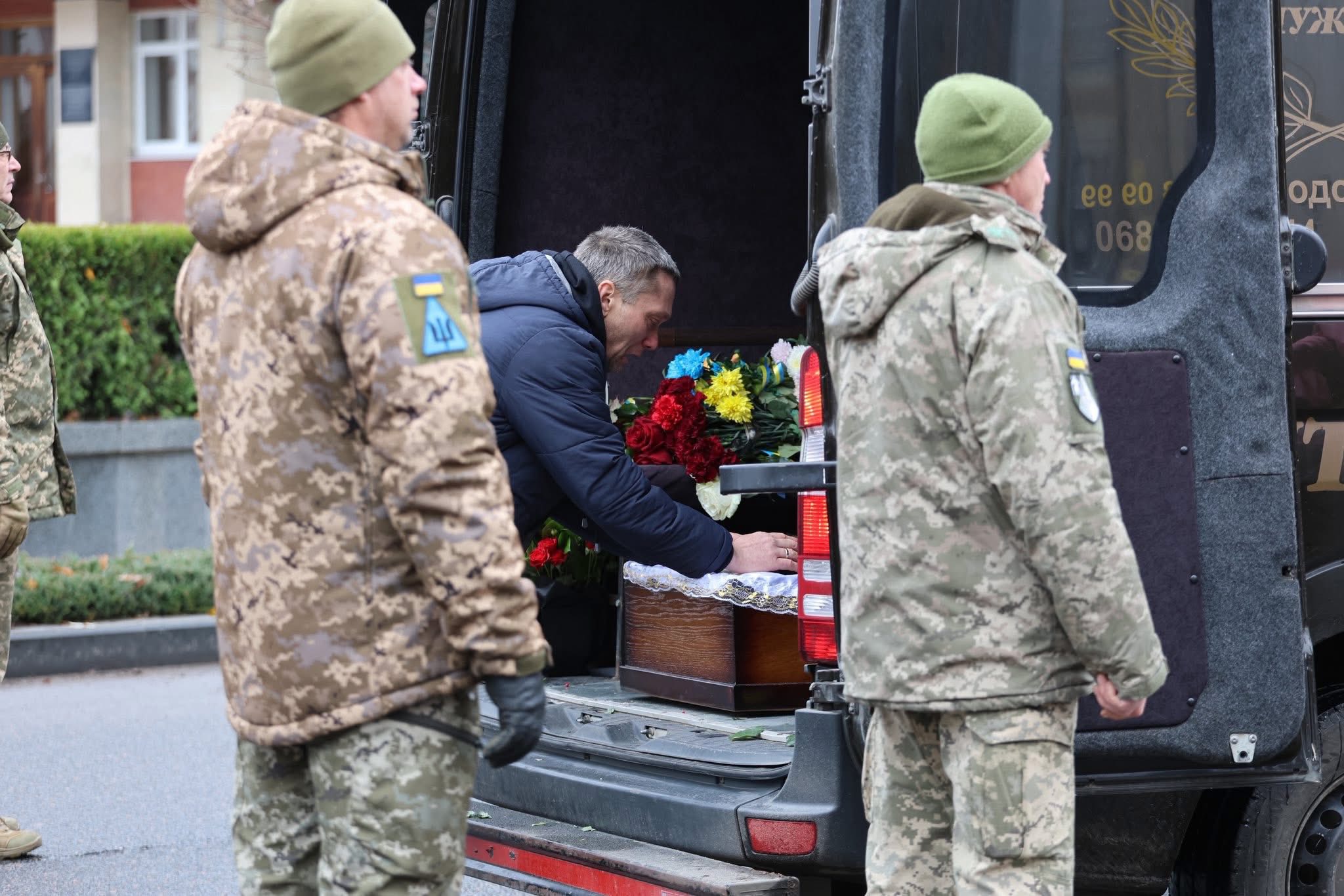 В Умані провели в останню путь молодого воїна-захисника Андрія Мулика