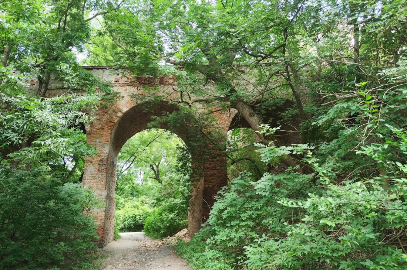 Історія про Клеванський замок, де замурували закоханих і лікували алкоголіків - фото 2