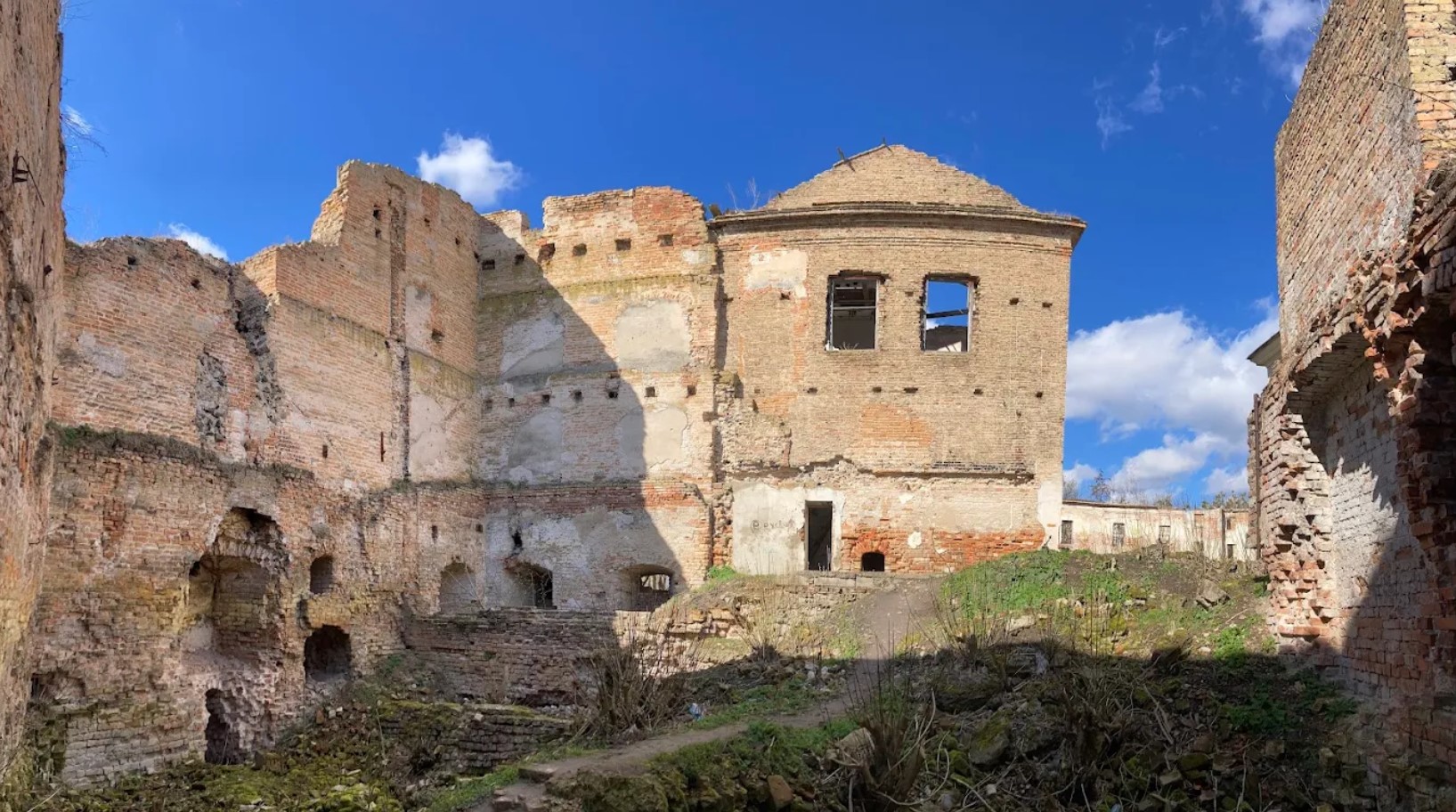 Історія про Клеванський замок, де замурували закоханих і лікували алкоголіків - фото 3