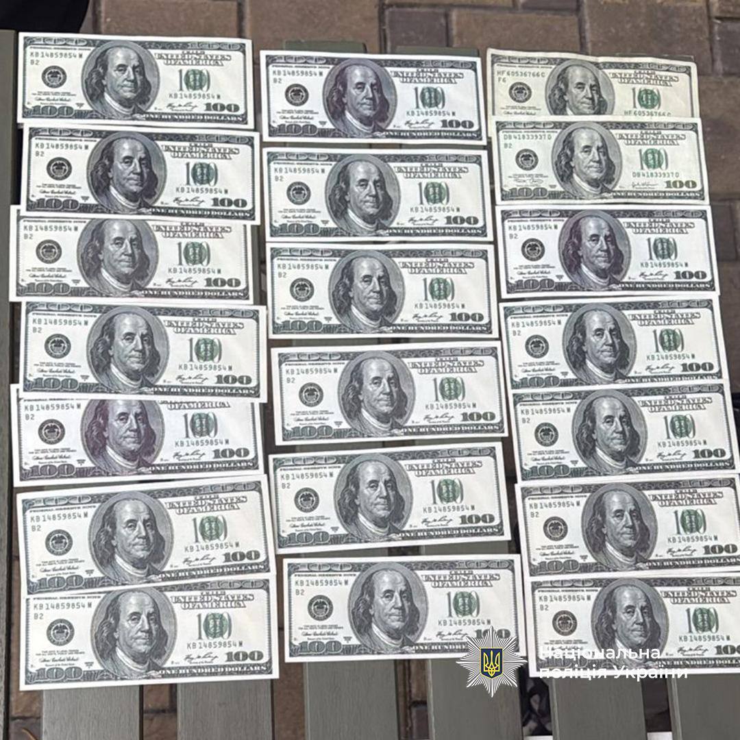 За 4 000 доларів обіцяв довезти до Румунії в багажнику: у Києві затримали підприємця