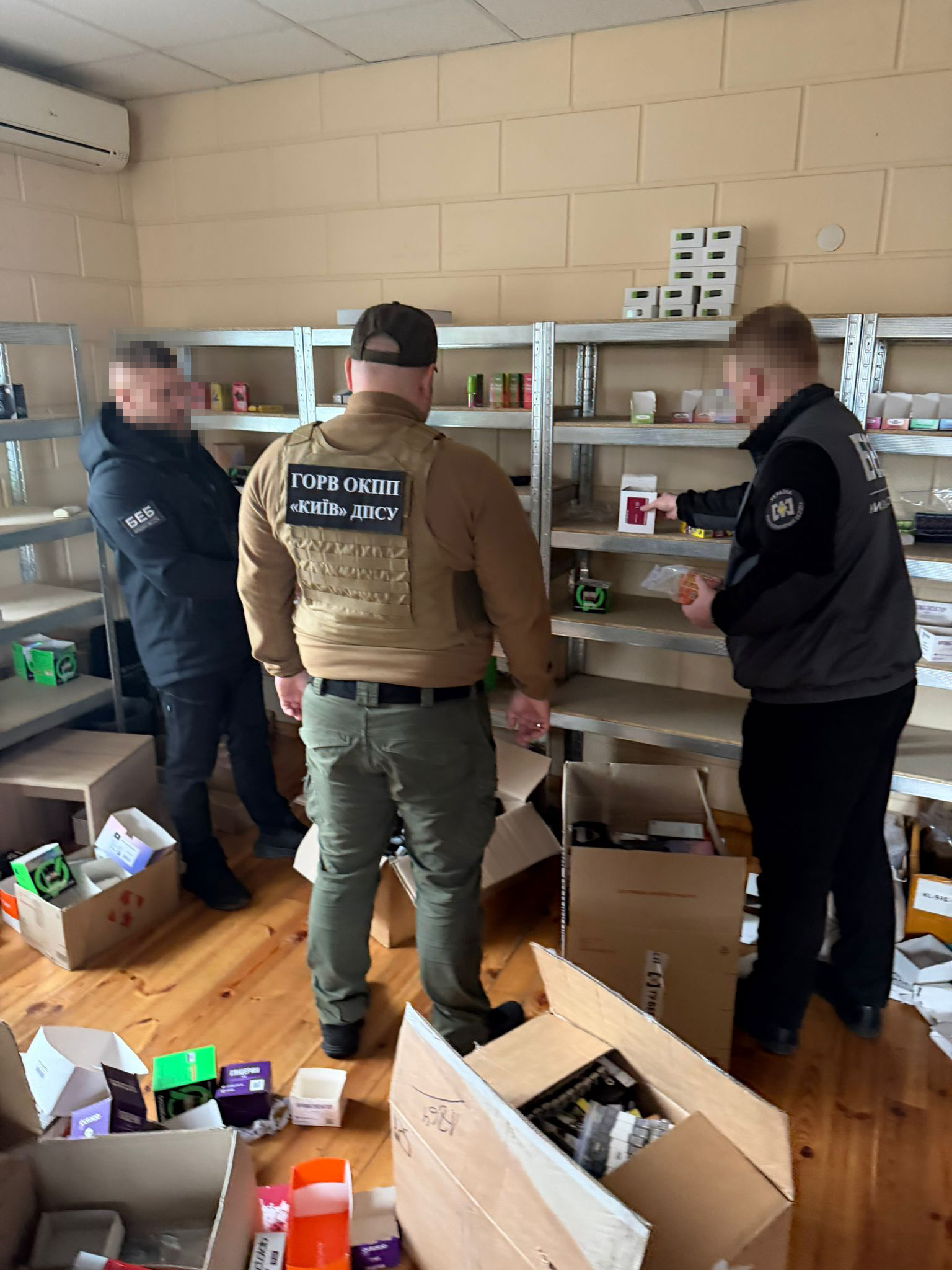 На Вінниччині ліквідували «бізнес», де під виглядом брендів продавали контрафакт - фото 3