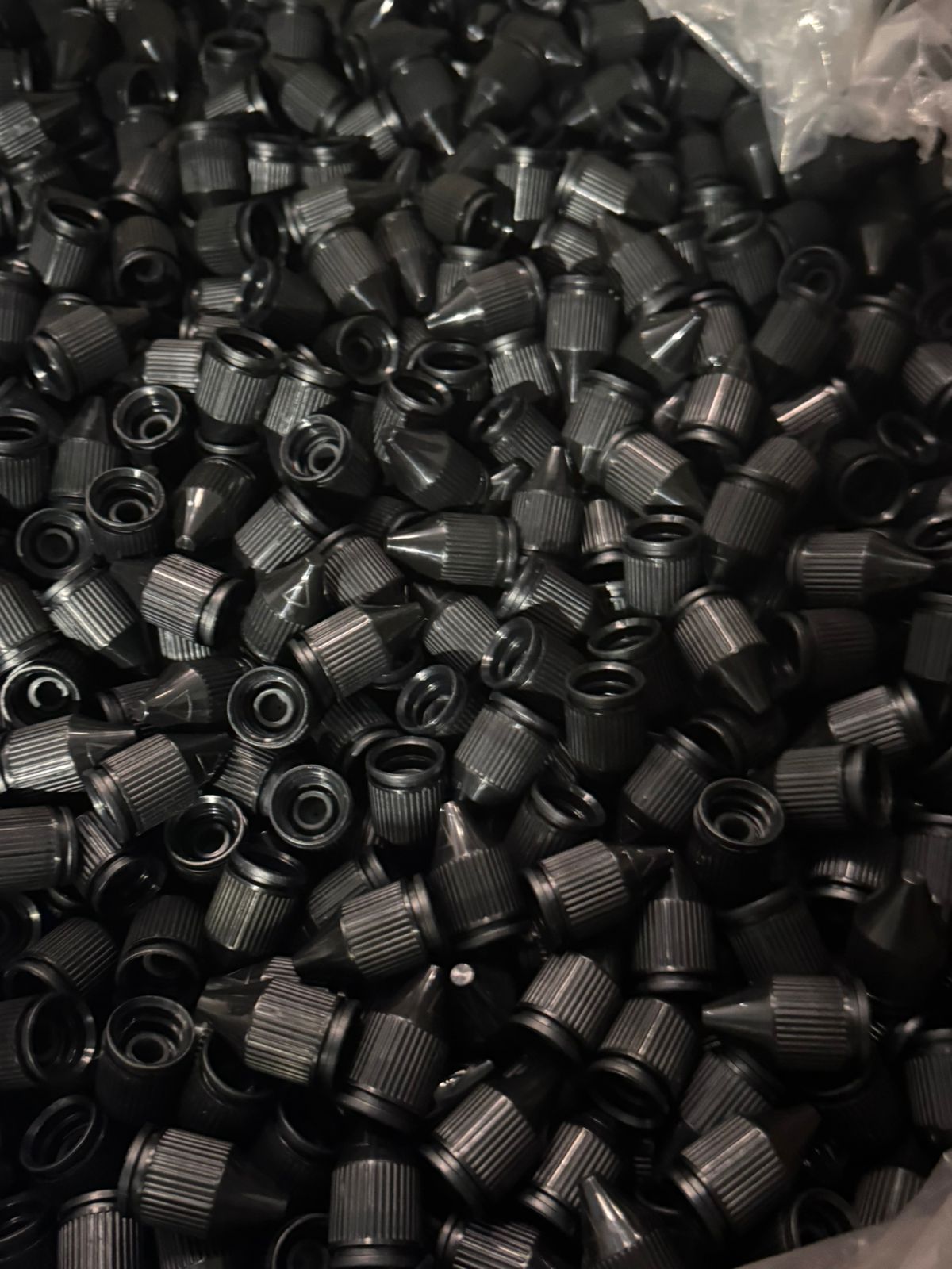 На Вінниччині ліквідували «бізнес», де під виглядом брендів продавали контрафакт - фото 4