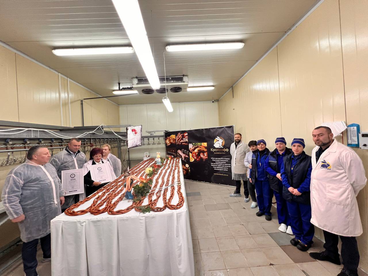 На Черкащині сплели найдовшу мʼясну косичку з кролика - фото 2