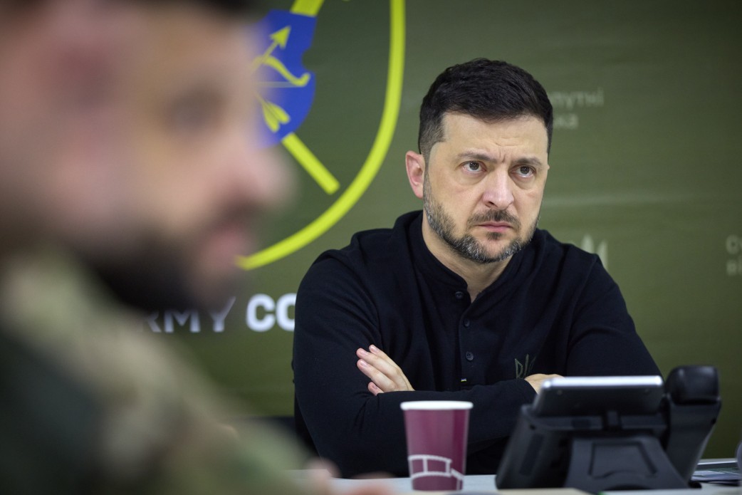 Президент провів безпекову нараду з військовим командуванням на Запоріжжі