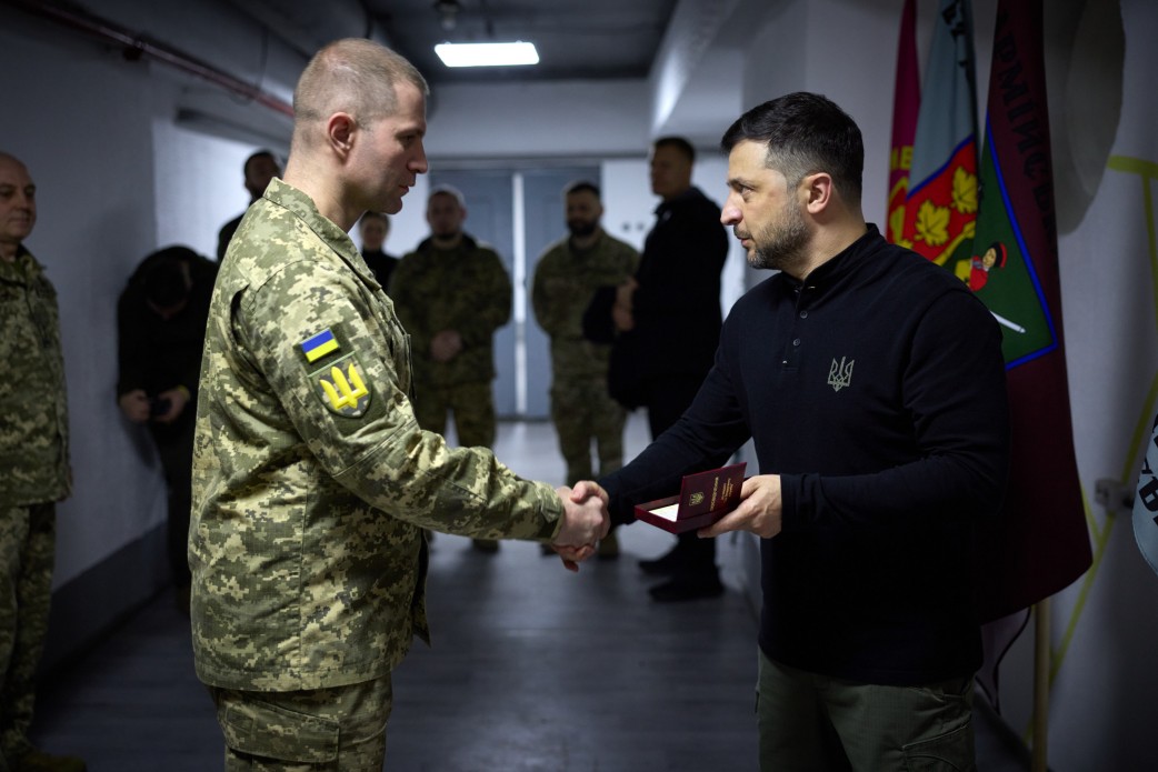 Президент провів безпекову нараду з військовим командуванням на Запоріжжі - фото 2