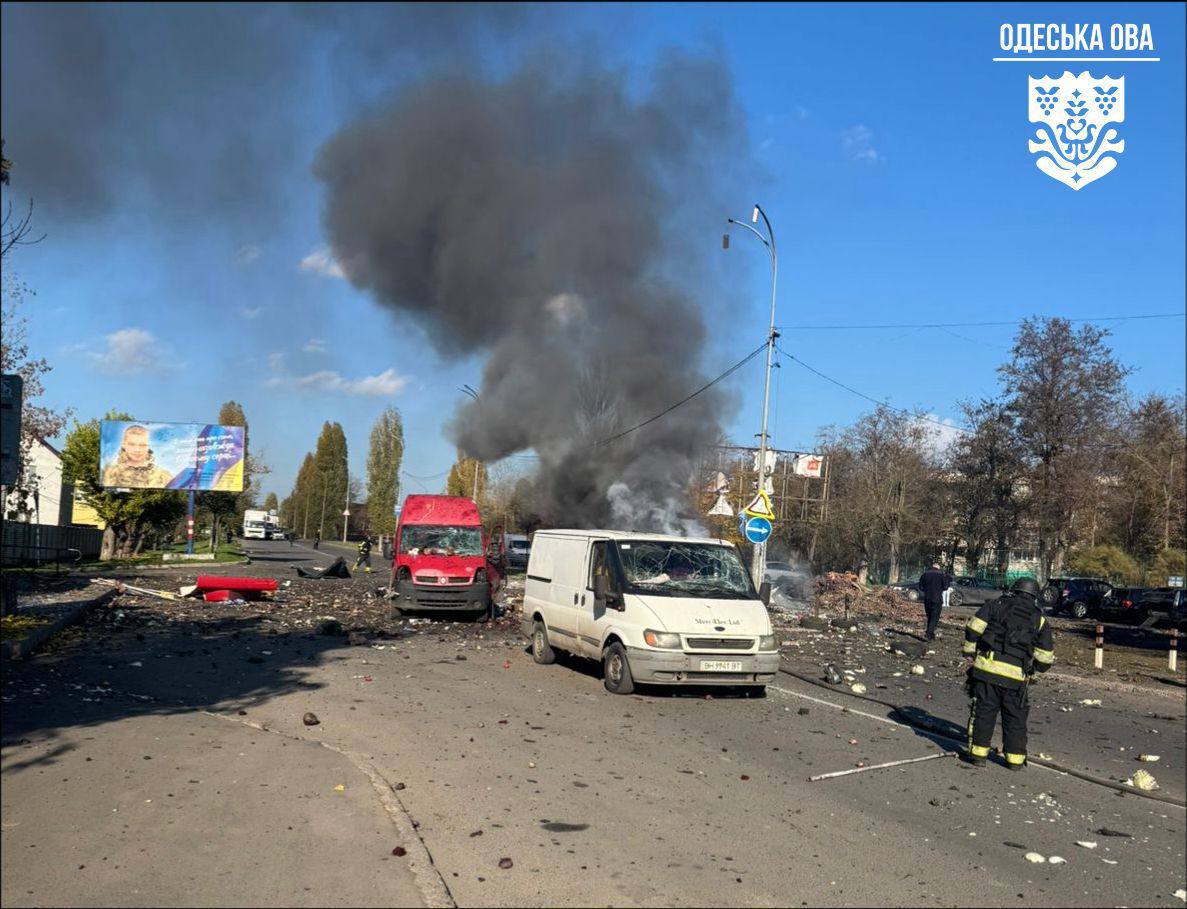 Вранці дрон влучив у автомобіль біля ринку в Чорноморську