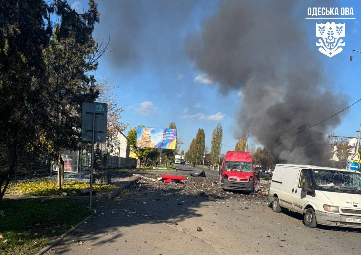 Вранці дрон влучив у автомобіль біля ринку в Чорноморську - фото 3