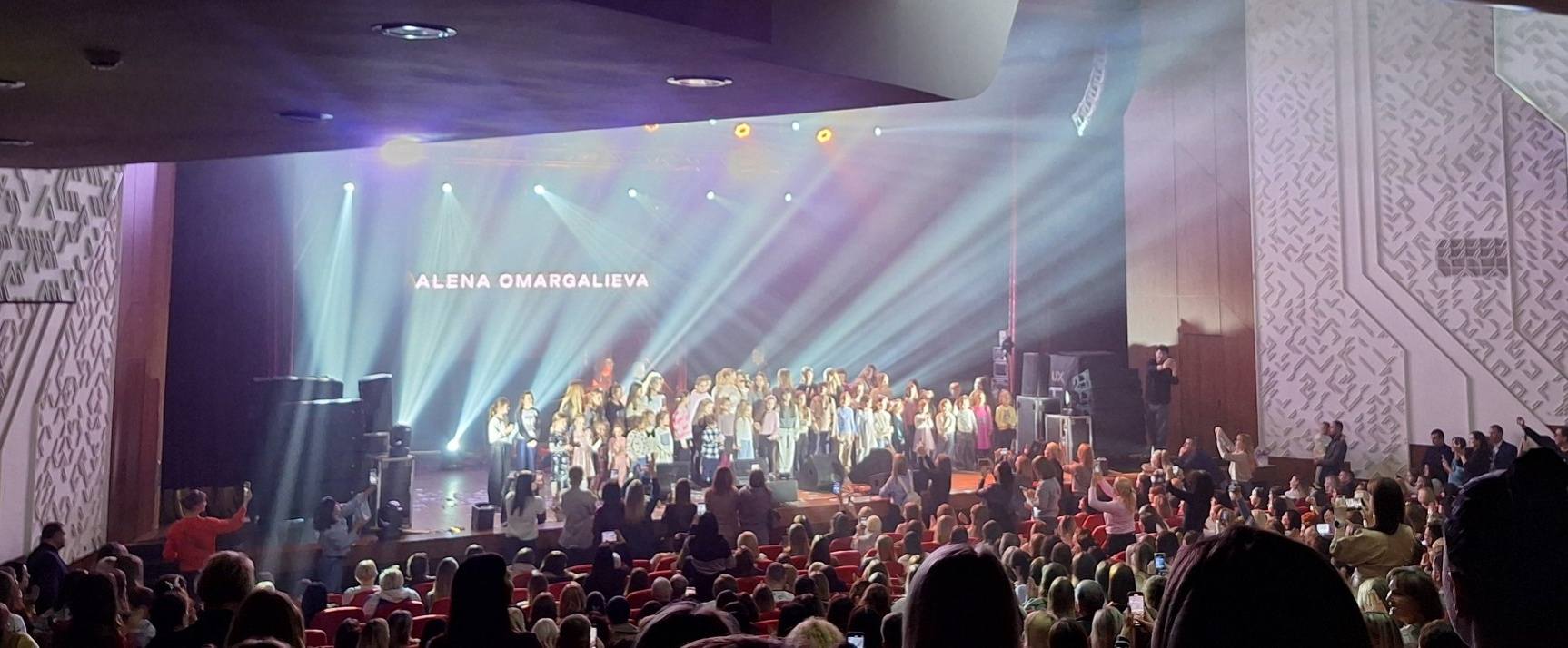 Олена Омаргалієва виступила у Черкасах в рамках всеукраїнського туру на підтримку захисників - фото 2