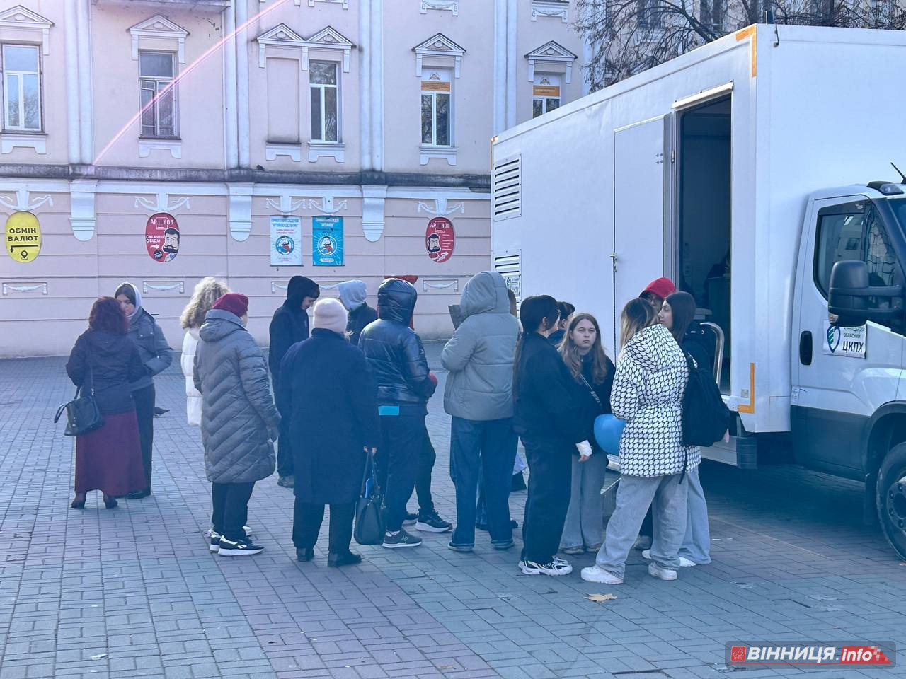 У центрі Вінниці можна безкоштовно зробити щеплення та обстежитися - фото 7
