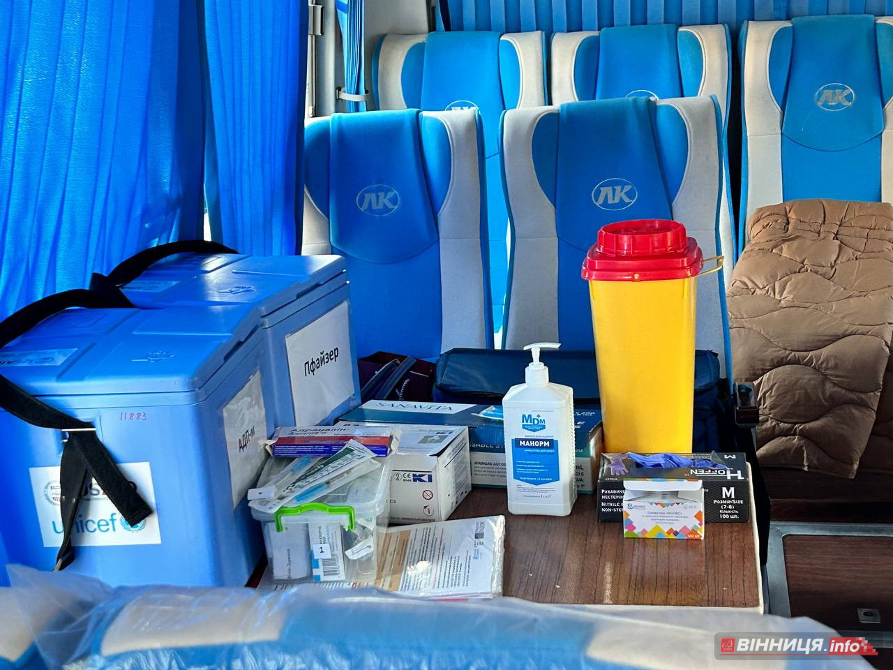 У центрі Вінниці можна безкоштовно зробити щеплення та обстежитися - фото 16