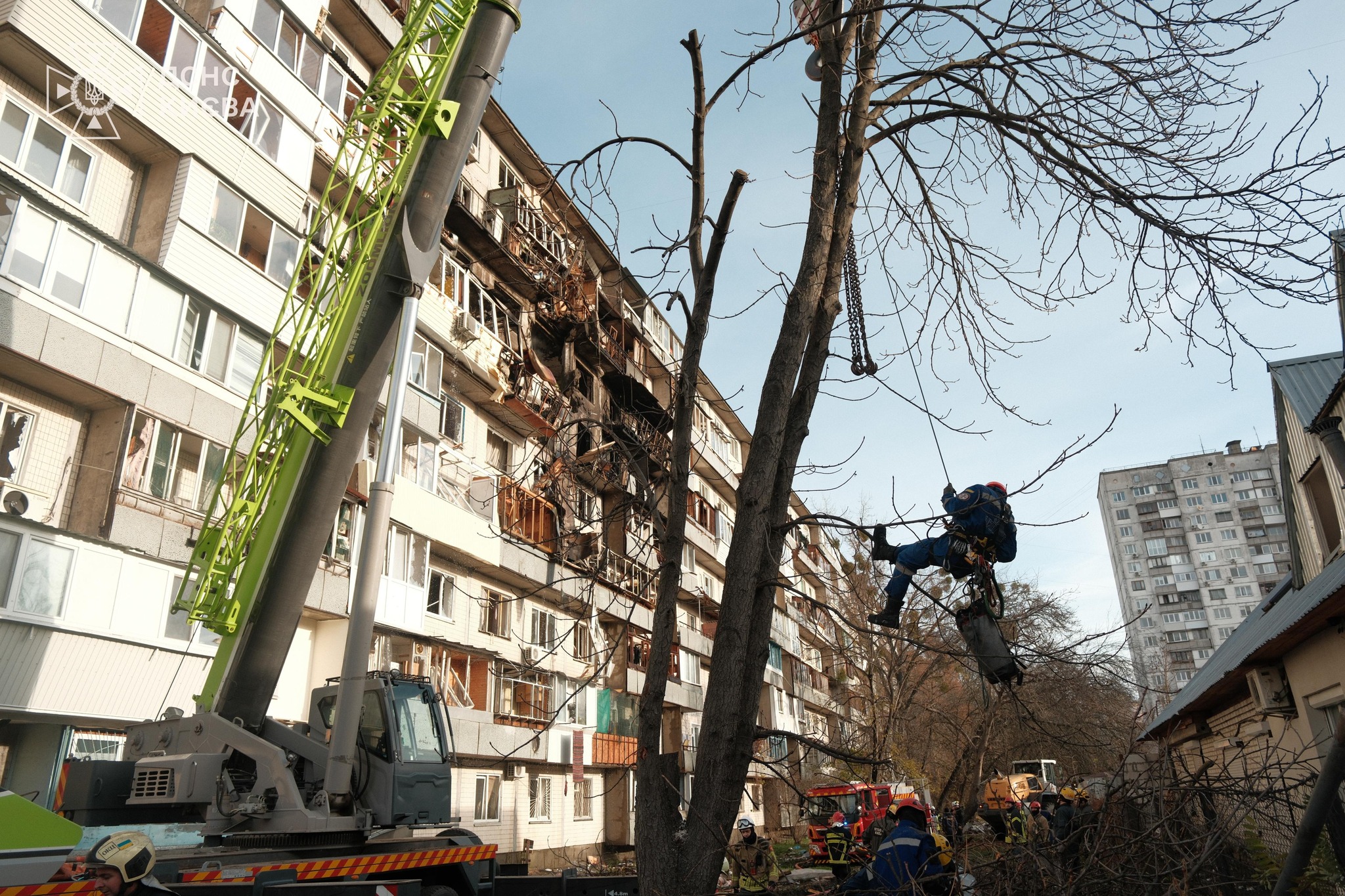 У Києві вже 6 загиблих: розбір завалів триває - фото 3