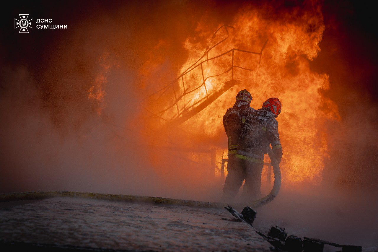 Ліквідували масштабну пожежу в Сумах, куди прилетів протикорабельний «Циркон». Фото - фото 5