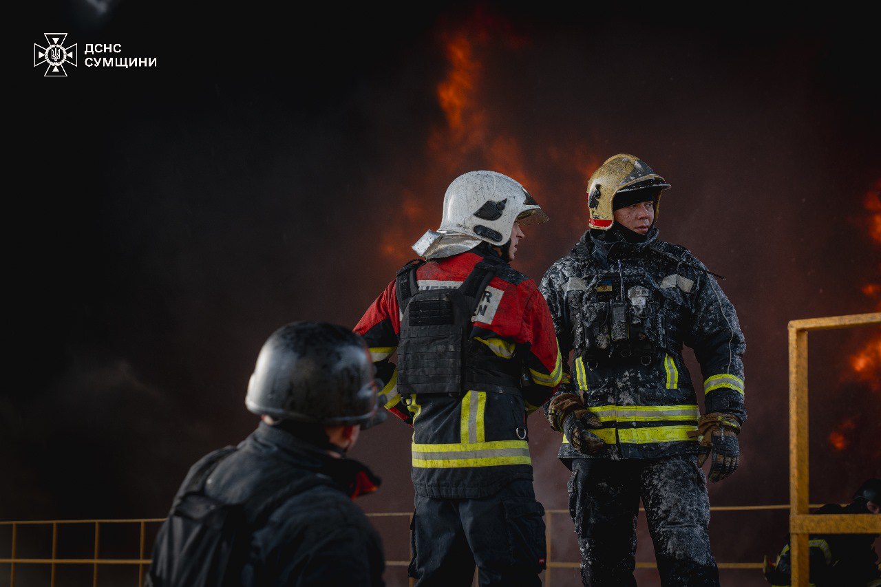 Ліквідували масштабну пожежу в Сумах, куди прилетів протикорабельний «Циркон». Фото - фото 7