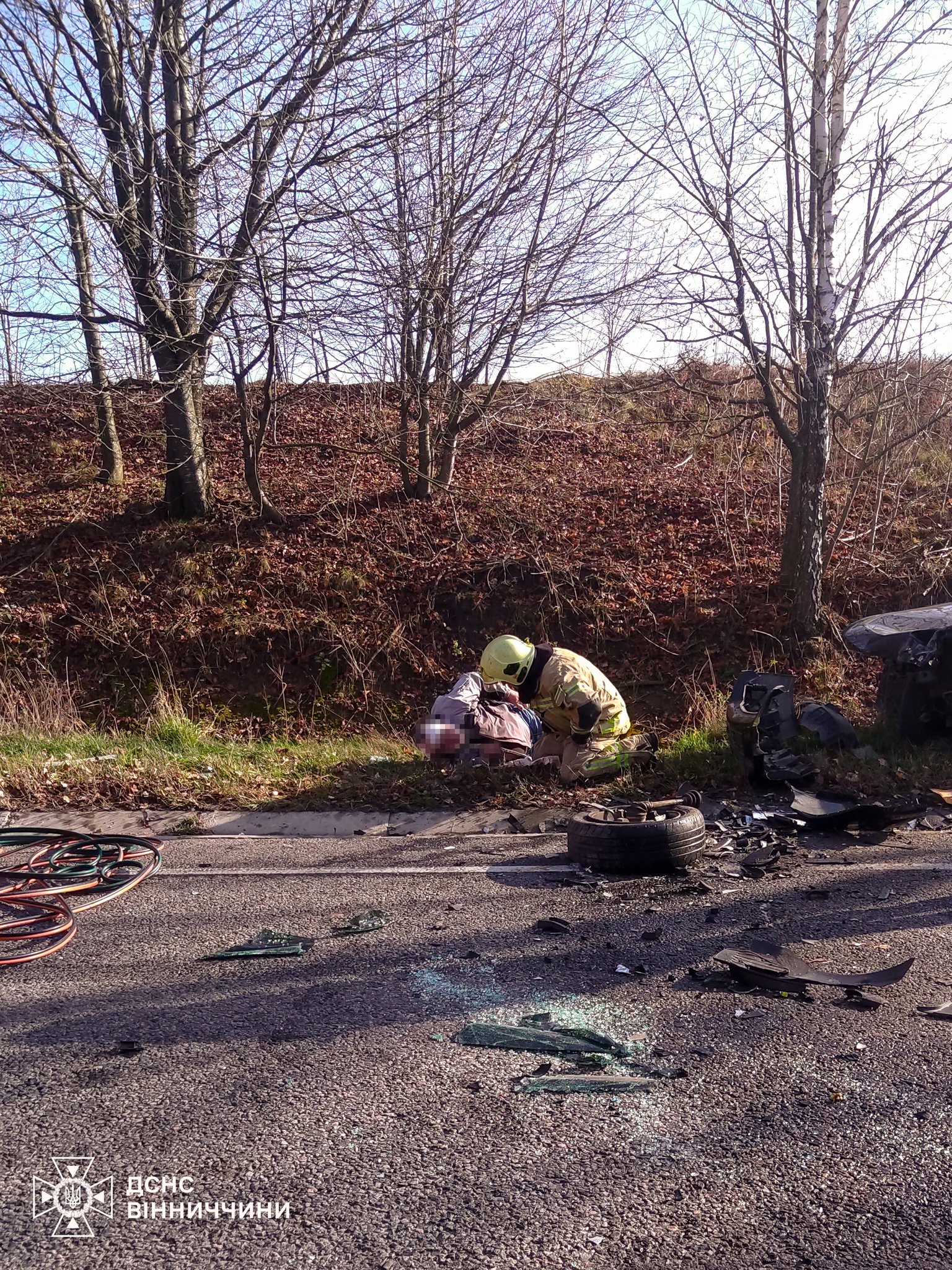 З понівеченого авто рятувальники деблокували водія на Вінниччині