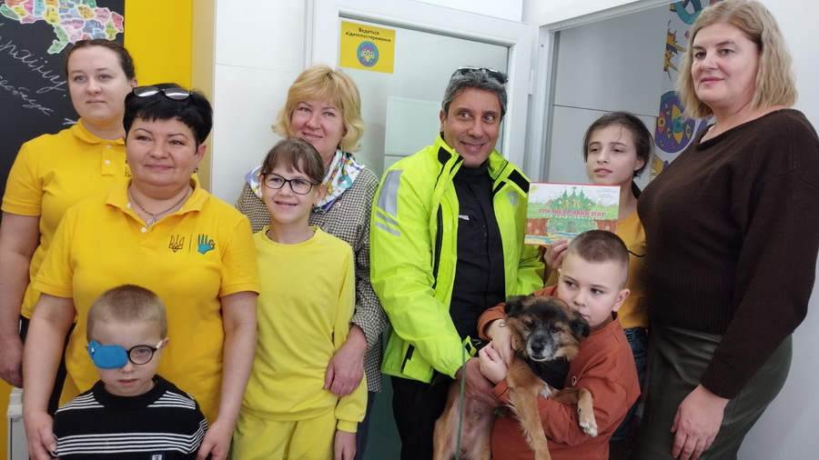 Італійський письменник завітав до малюків, які на лікуванні у Вінницькій дитячій обласній