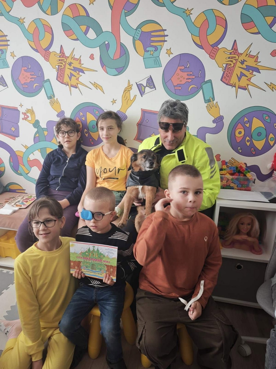 Італійський письменник завітав до малюків, які на лікуванні у Вінницькій дитячій обласній - фото 3