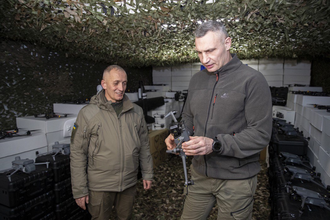 Кличко передав на фронт від громади столиці ще майже 1500 БпЛА різних типів - фото 2