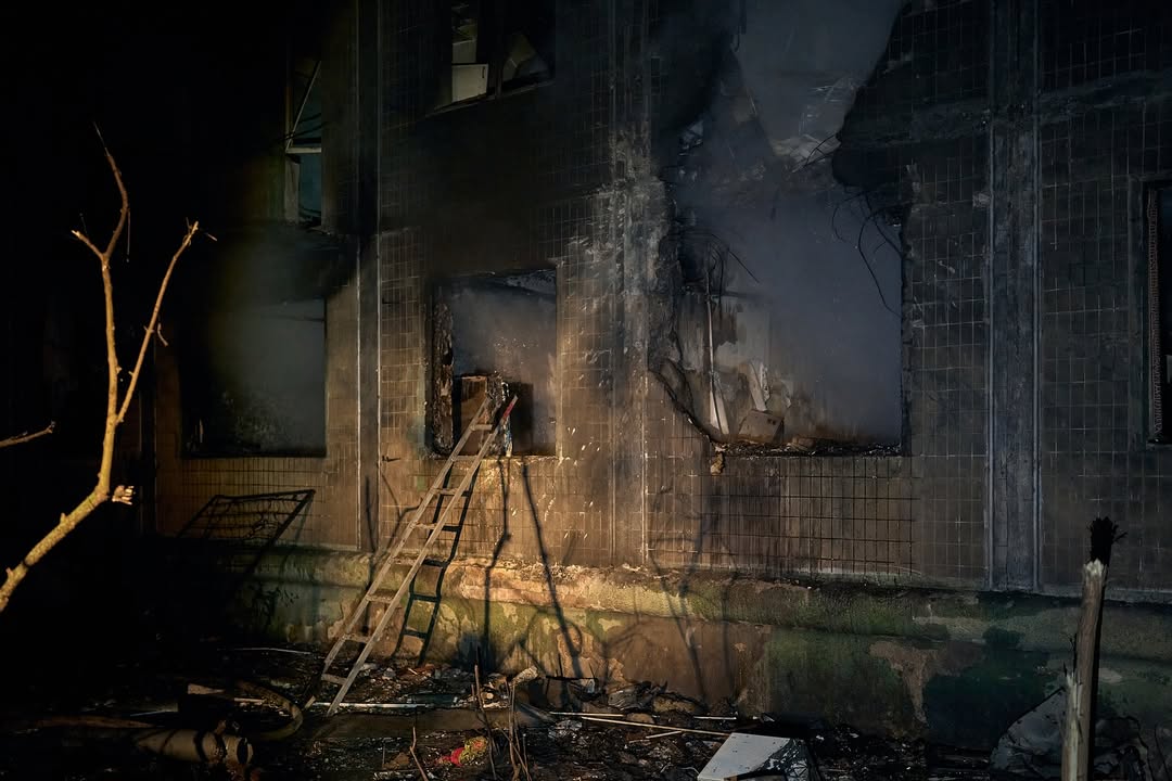 Під час атаки на Київ уламки дрона пошкодили будинок Ліберових - фото 3