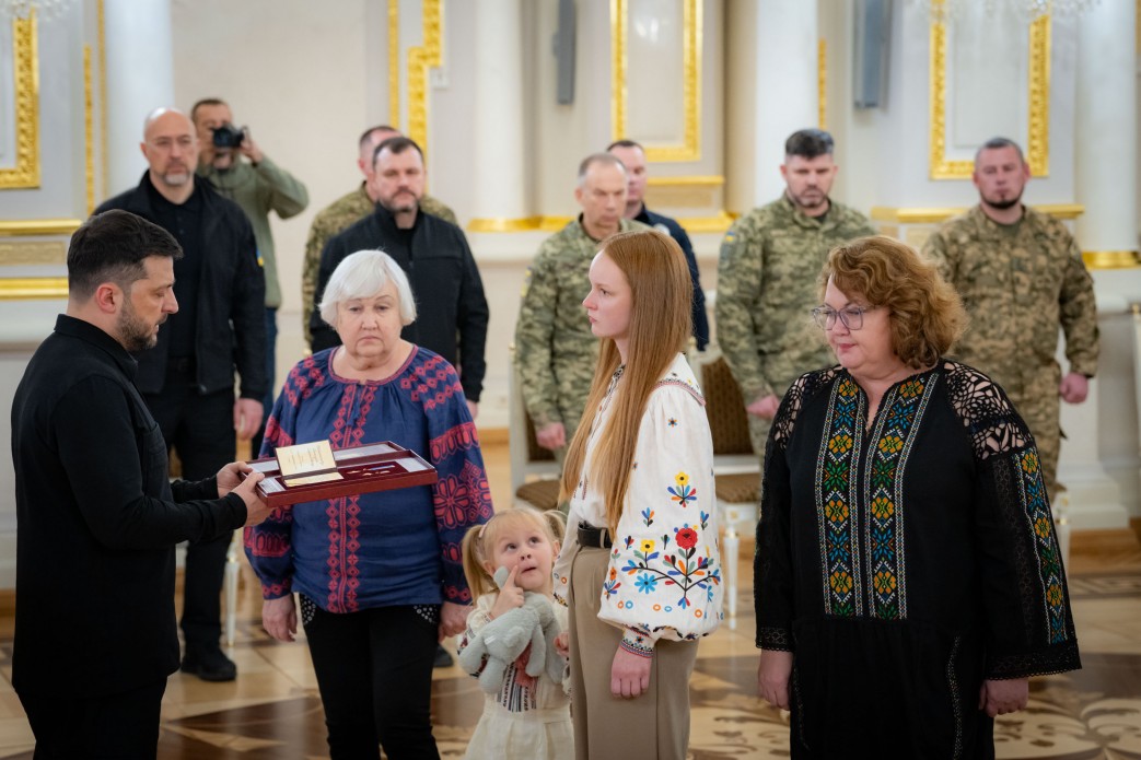 Зеленський відзначив захисників України державними нагородами - фото 4