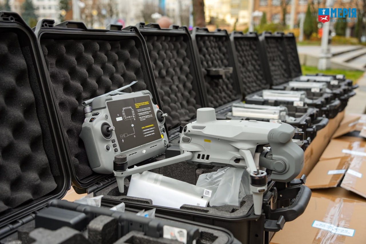 Черкаська громада передала на фронт для захисників 18 квадрокоптерів - фото 2