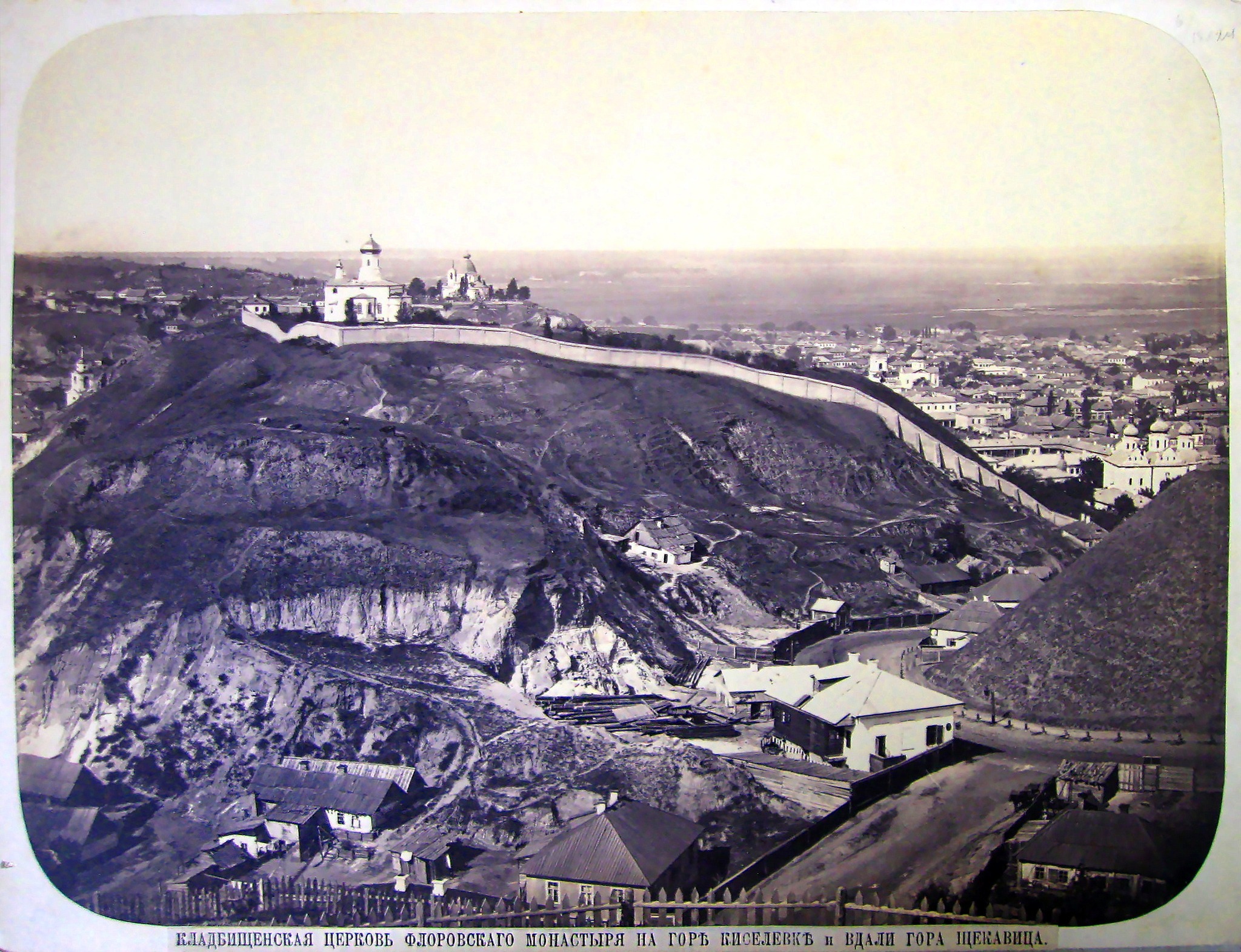 Склепіння, мур та невідомі підземелля: дослідники шокували знахідками на горі у Києві - фото 5