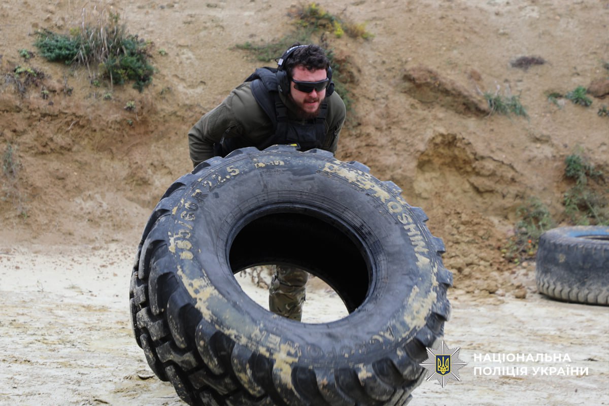 Черкаські поліцейські провели змагання в пам'ять про полеглого спецпризначенця Дмитра Соболєва - фото 4