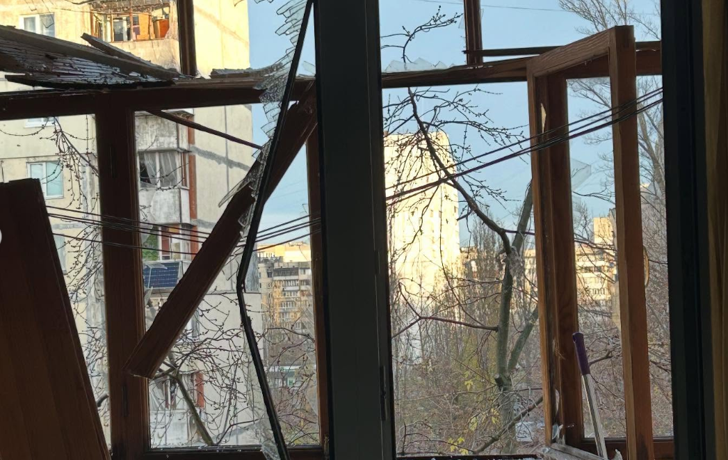 Фото закоханих у пошкодженій київській багатоповерхівці, що вразило мережу: деталі