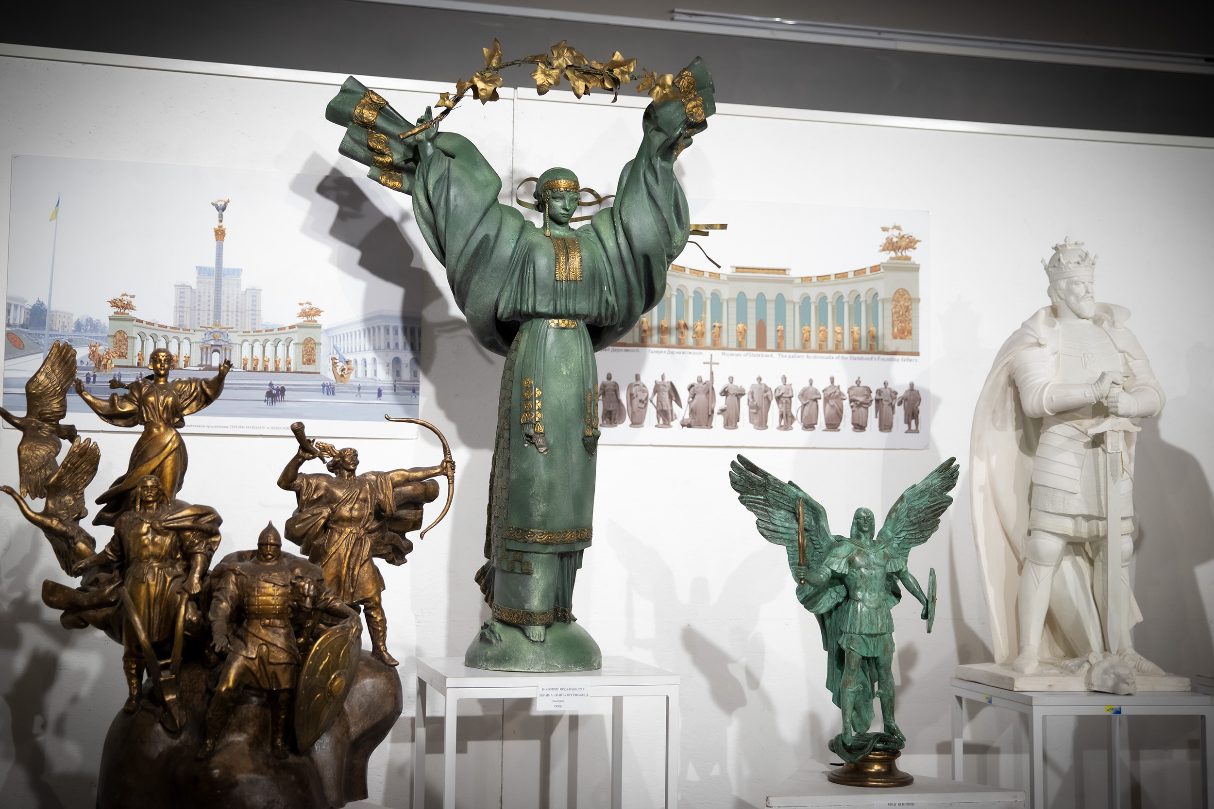 Автор монумента Незалежності України на Майдані презентував виставку у Києві - фото 6