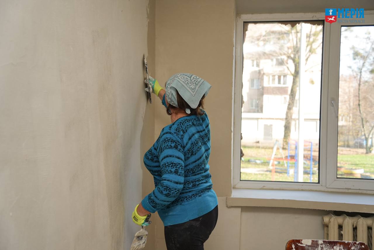 У Черкасах триває ремонт в адаптивній квартирі для молоді з інвалідністю