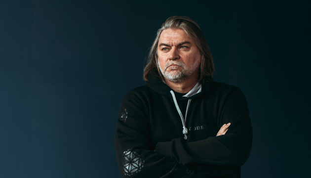 Під час ракетної атаки на Київ пошкоджено будинок відомого кінорежисера