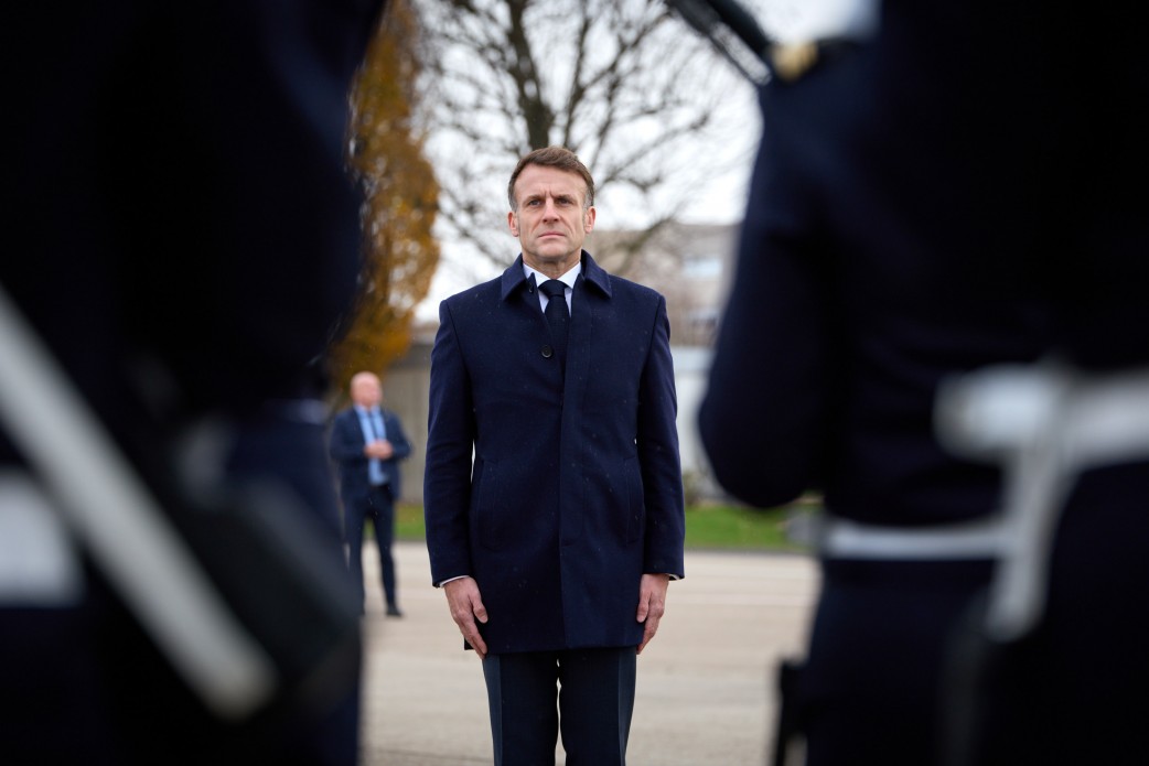 Зеленський та Макрон підписали документ, що дає Україні змогу придбати 100 літаків Rafale