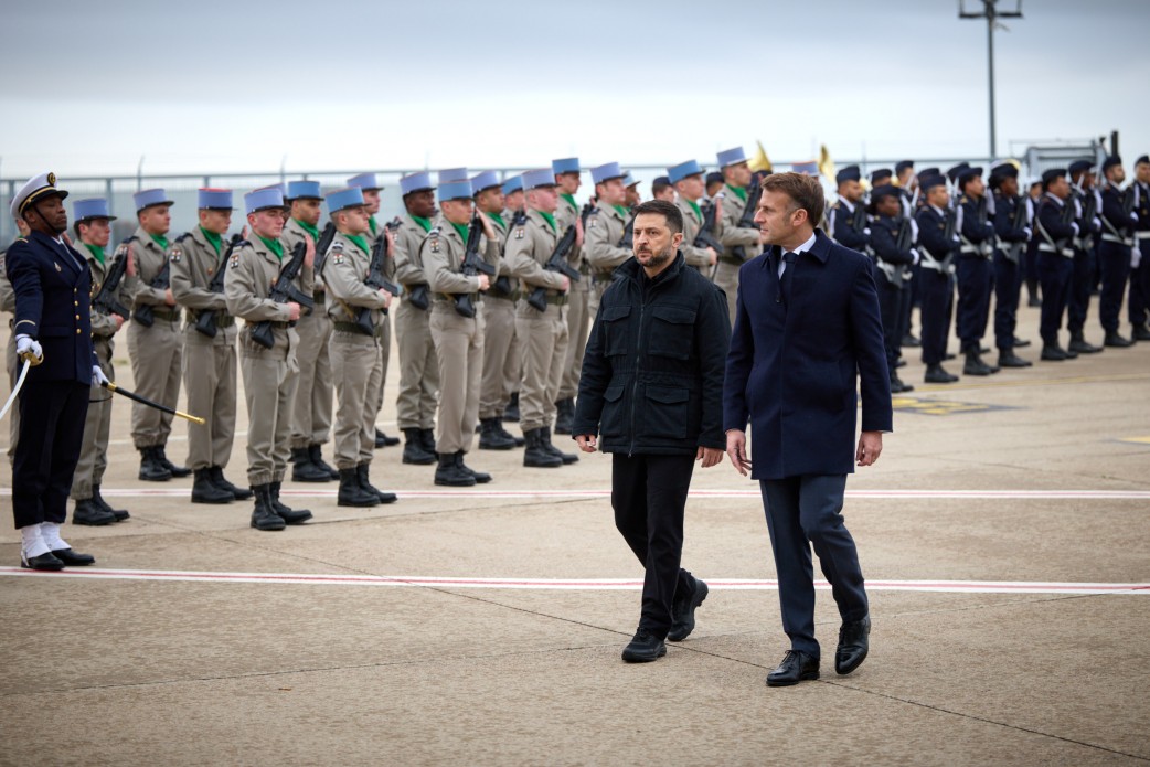 Зеленський та Макрон підписали документ, що дає Україні змогу придбати 100 літаків Rafale - фото 3