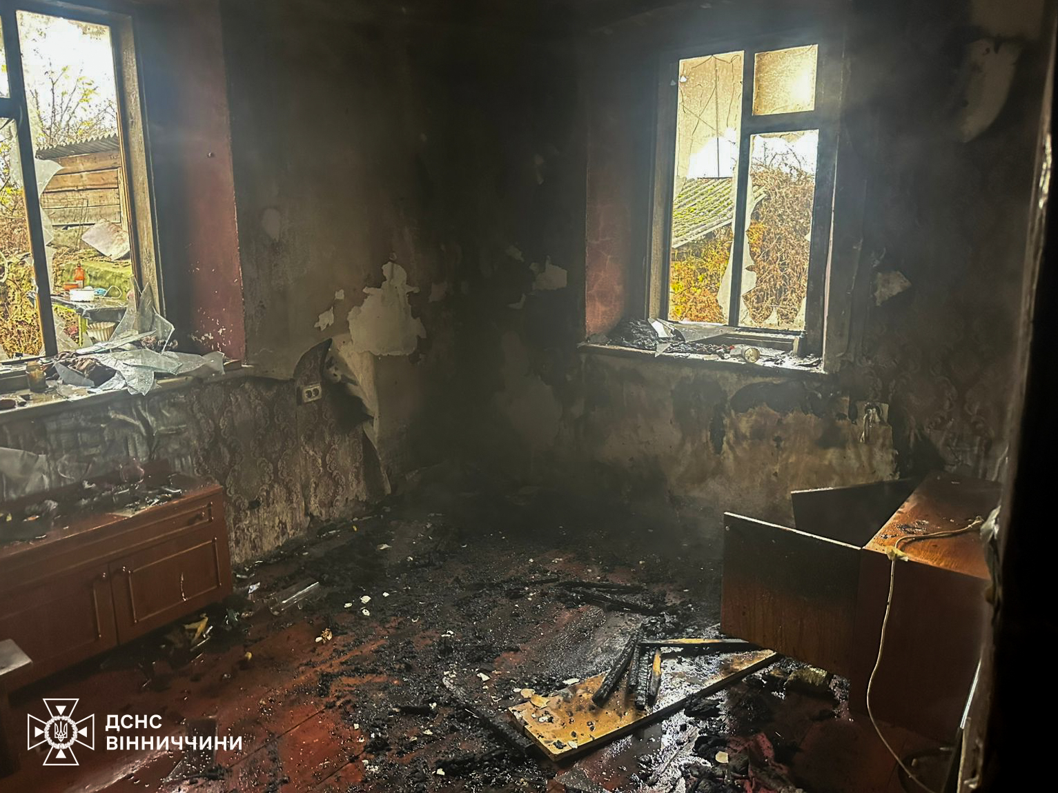 Навантажувач, хати та споруда з сіном горіли на Вінниччині - фото 4