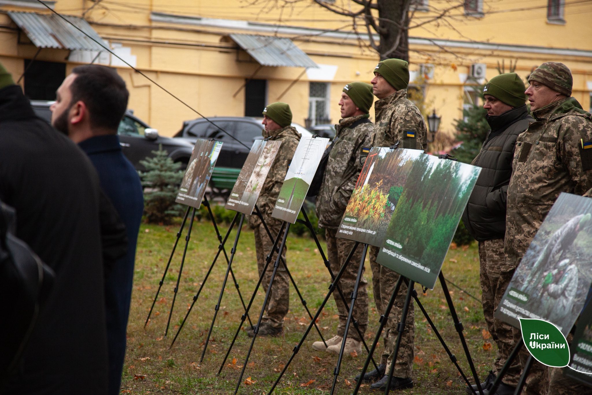 У Києві висадили символічне «мільярдне дерево» - фото 2