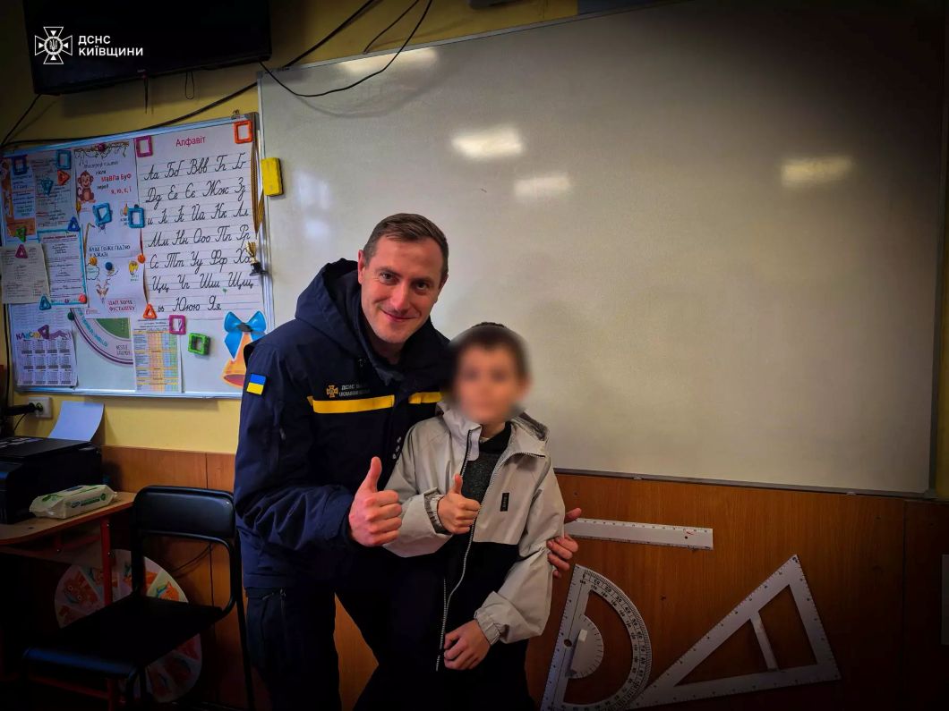 Офіцери-рятувальники Бучанщини допомогли школяру, який загубився