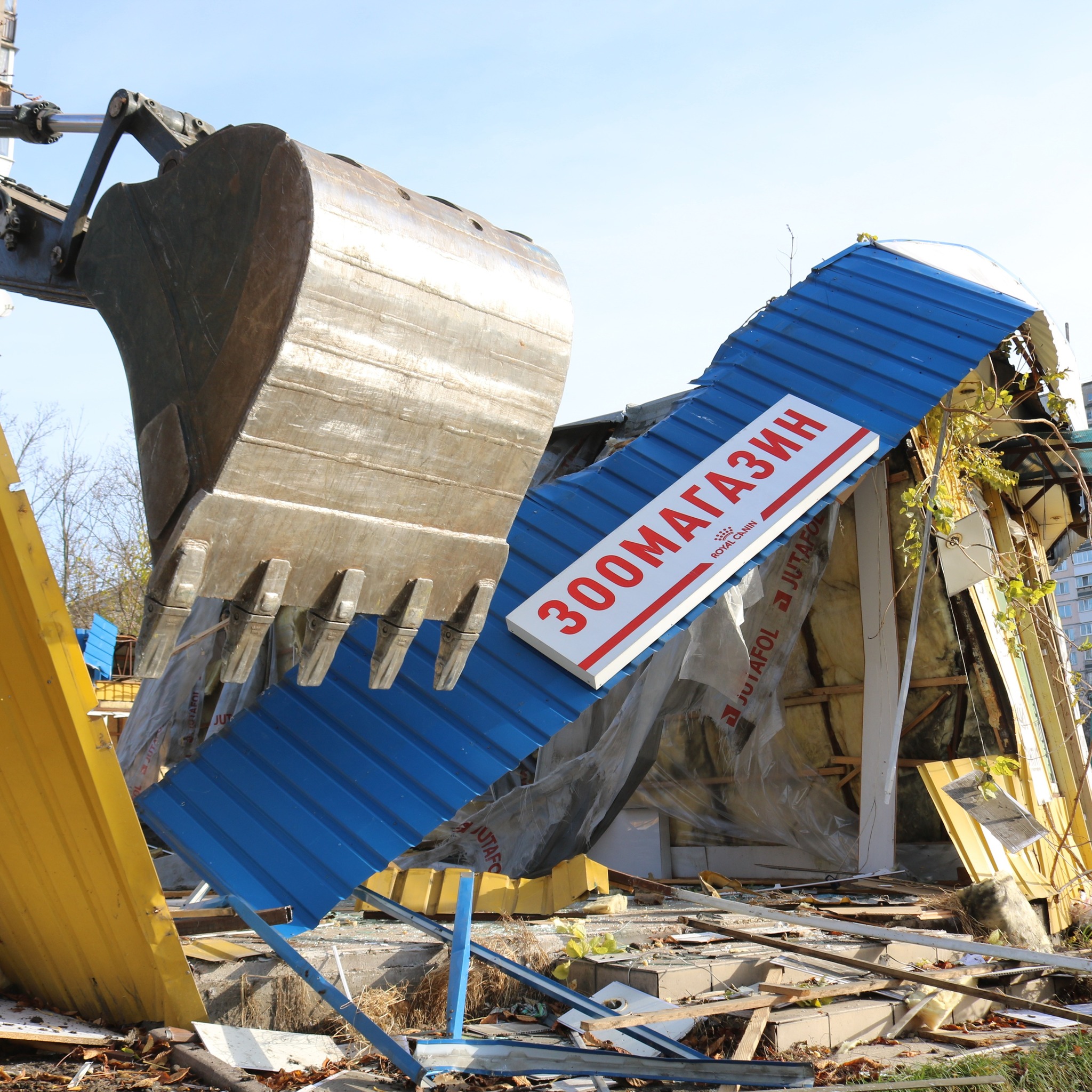 На Виноградарі з рекордною швидкістю демонтували ринок - фото 2