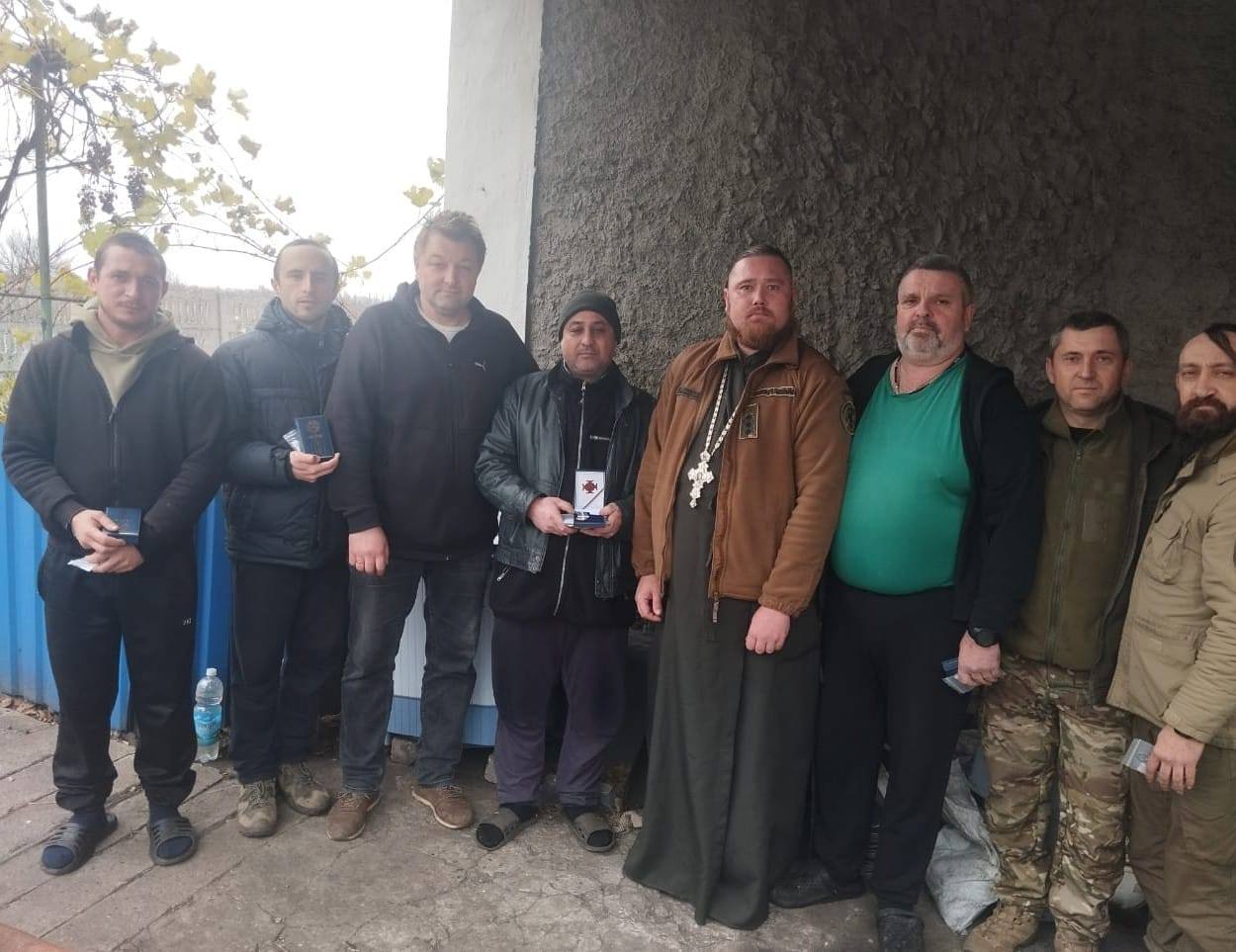 З благословіння митрополита Епіфанія бійцям вінницької бригади вручили відзнаки - фото 5