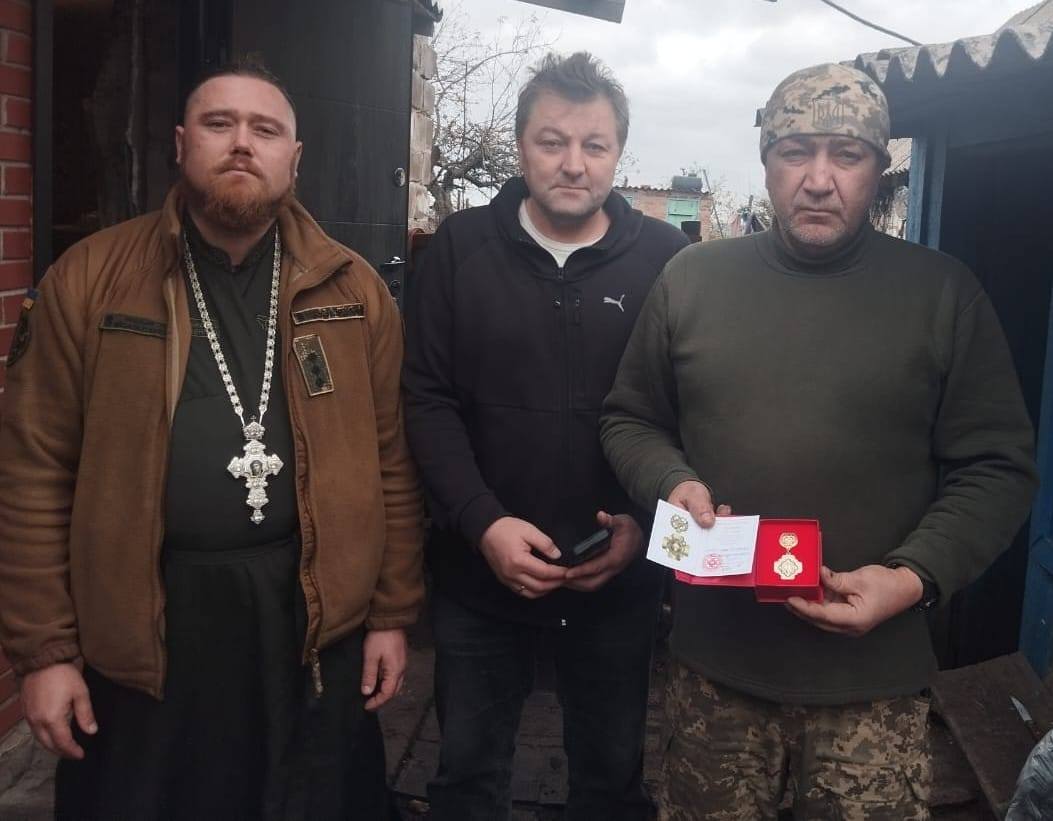 З благословіння митрополита Епіфанія бійцям вінницької бригади вручили відзнаки - фото 4