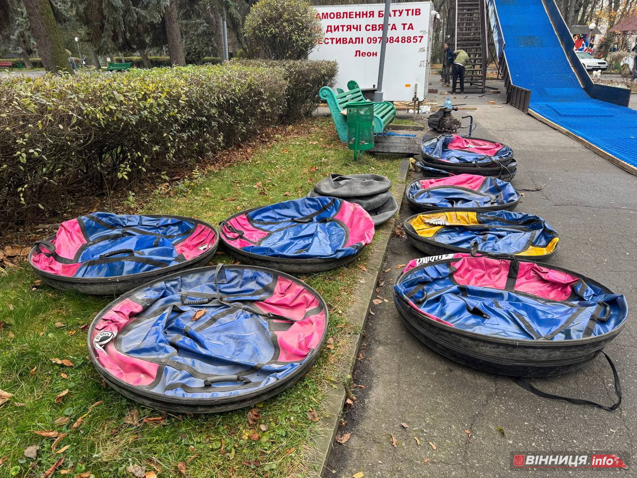 Тюбінг-гірку для поїздок з «вітерцем» встановлюють у центральному парку Вінниці - фото 2