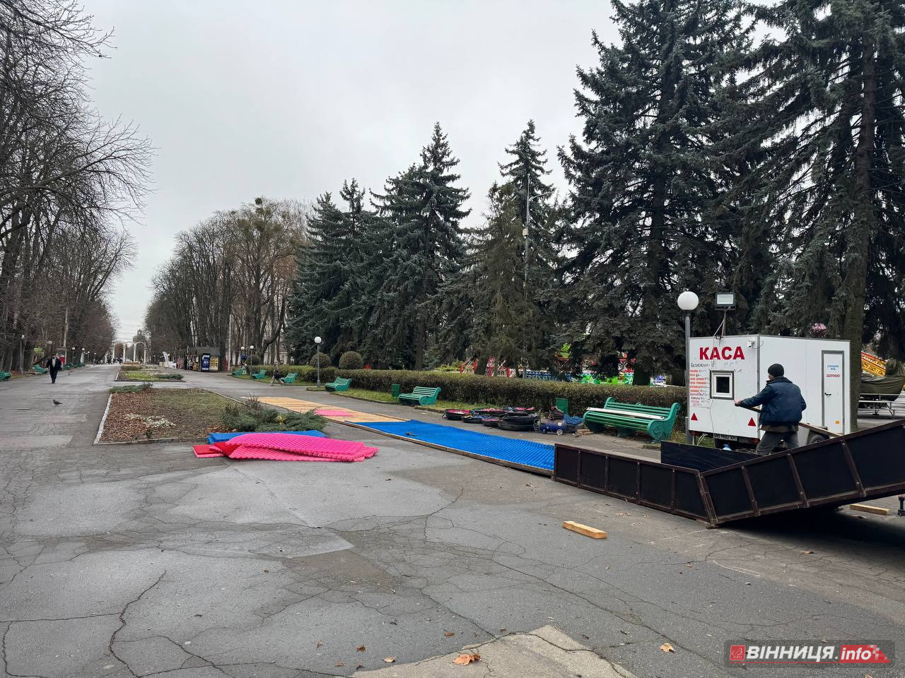 Тюбінг-гірку для поїздок з «вітерцем» встановлюють у центральному парку Вінниці - фото 10