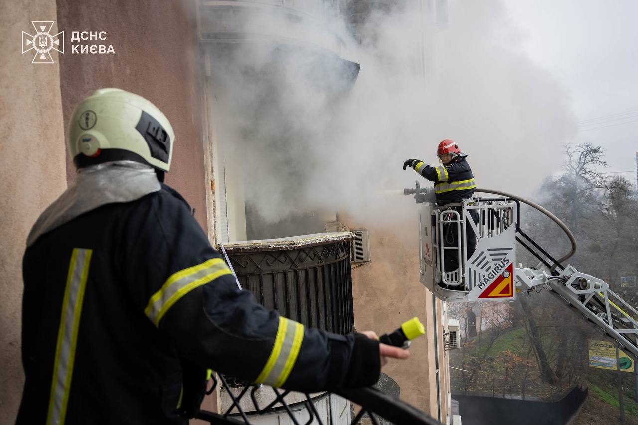 Вибух зарядної станції: в ДСНС назвали попередню причину вибуху в Києві - фото 2