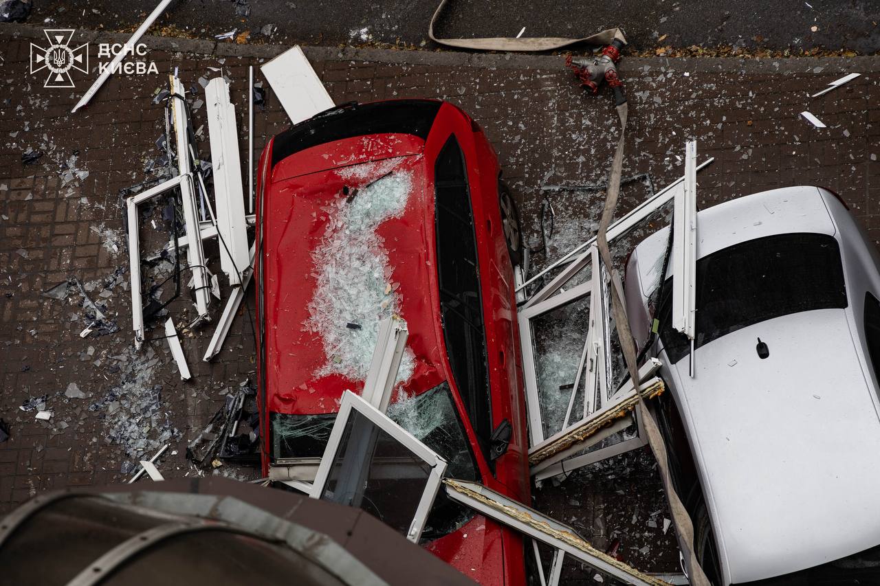 Вибух зарядної станції: в ДСНС назвали попередню причину вибуху в Києві - фото 4