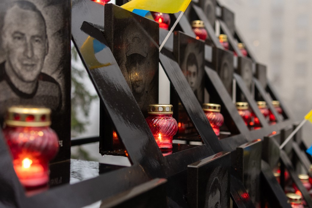 У День Гідності та Свободи Президент і перша леді вшанували пам'ять Героїв Небесної Сотні - фото 5