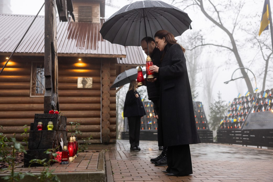 Подружжя Зеленських вшанувало українців, які загинули під час Революції гідності - фото 5