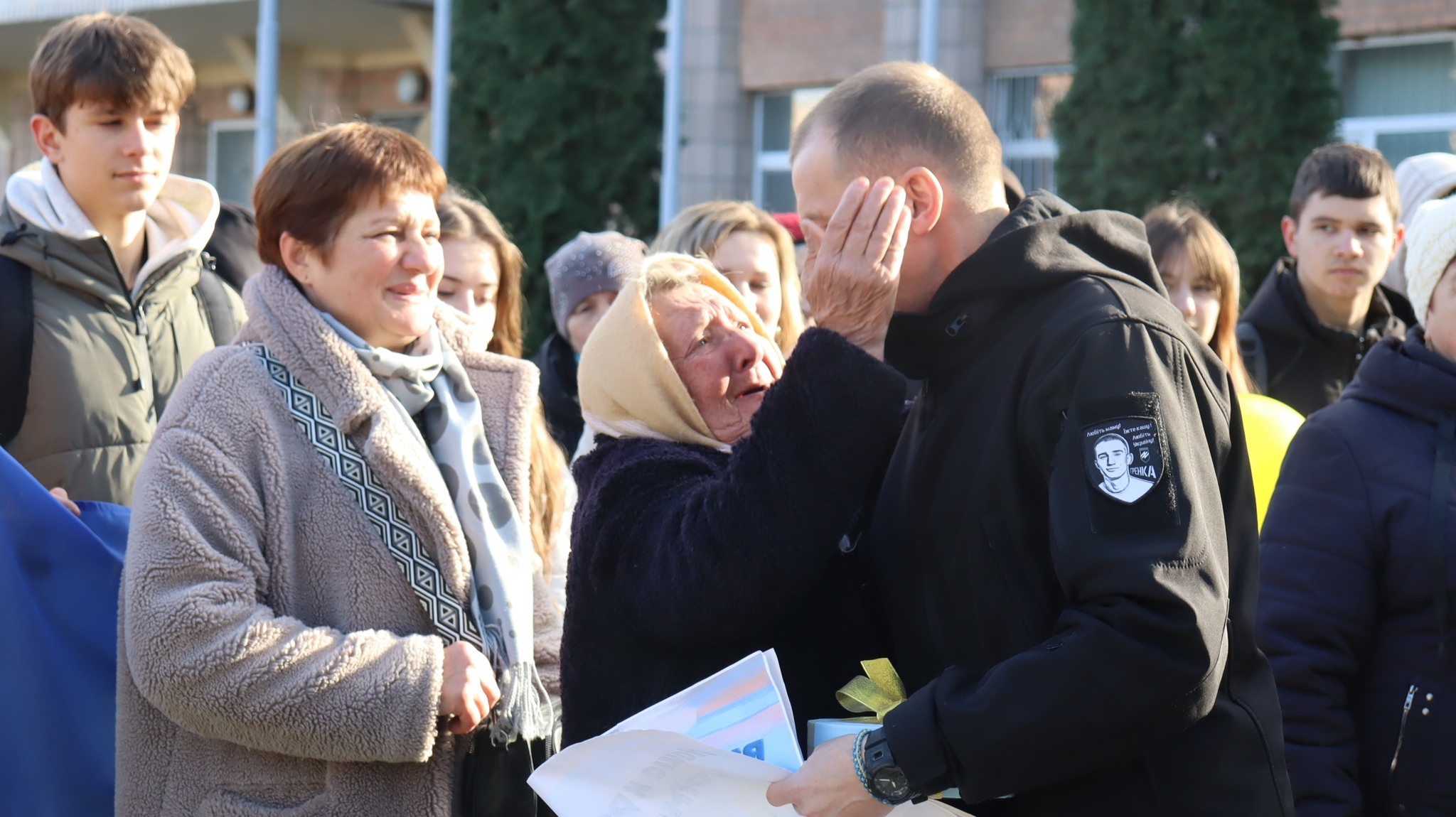 В громаді на Черкащині зустріли воїна, який повернувся з полону - фото 2
