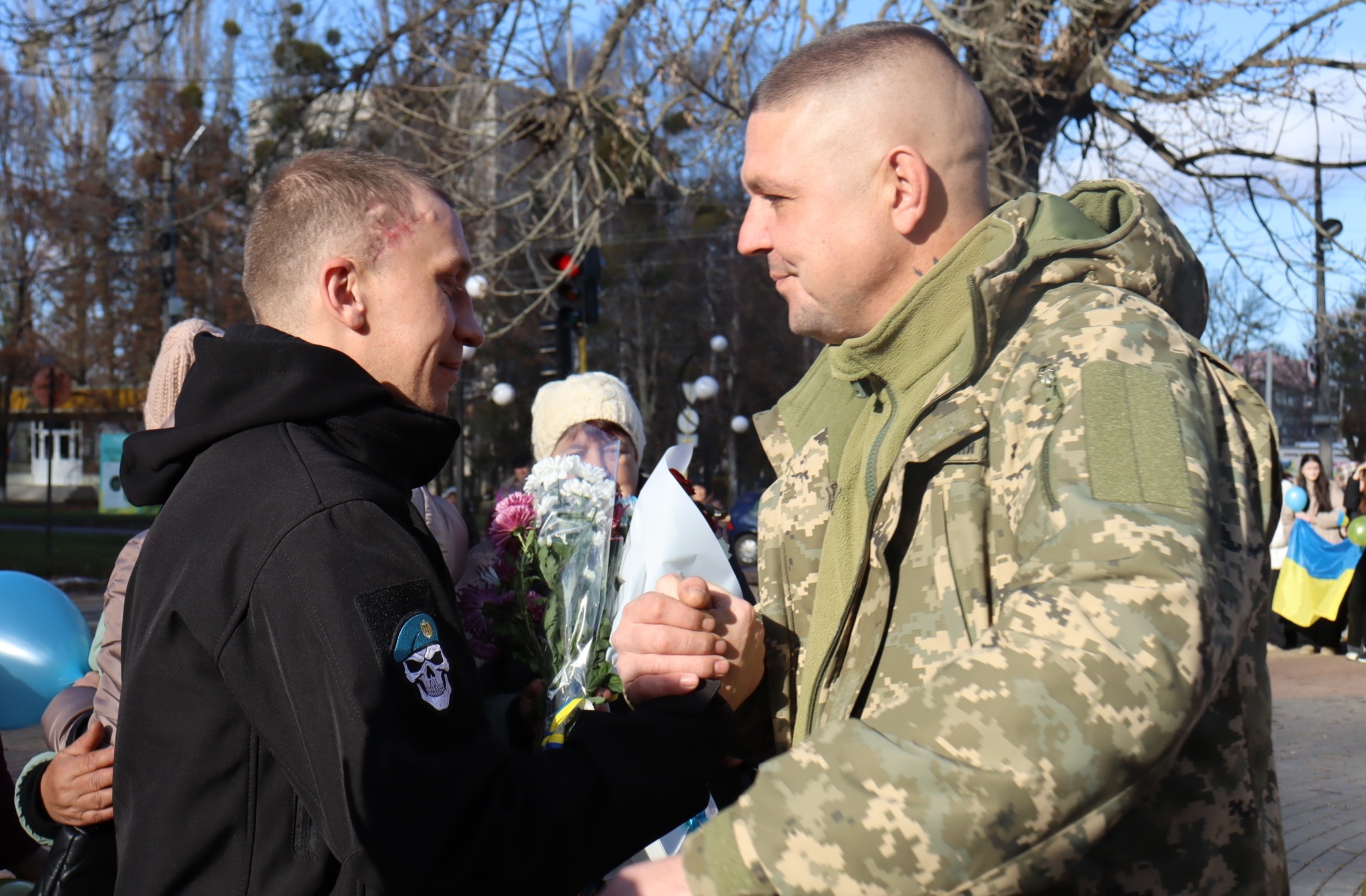 В громаді на Черкащині зустріли воїна, який повернувся з полону - фото 3