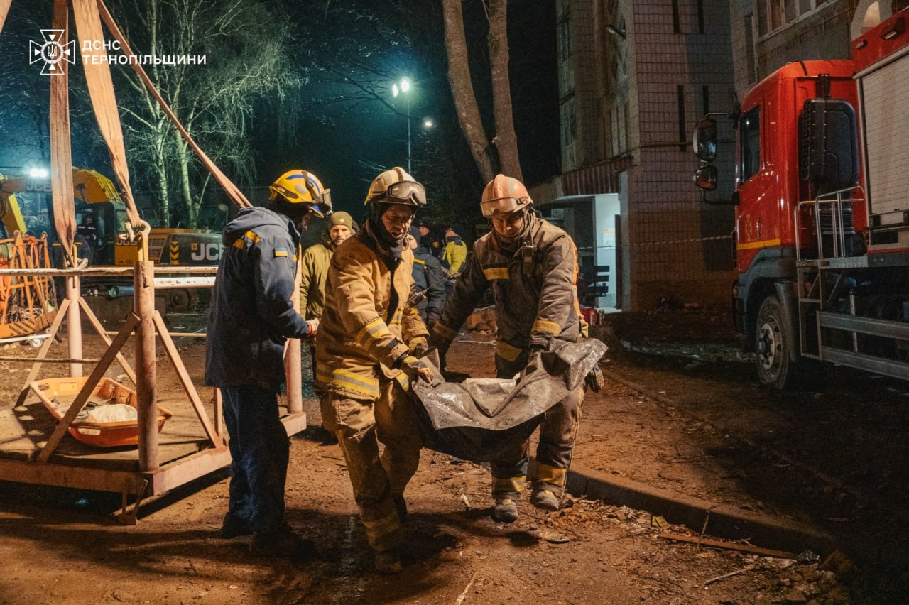 Тернопіль: під завалами знайшли тіло жінки, 7 осіб – досі зниклі безвісти - фото 2