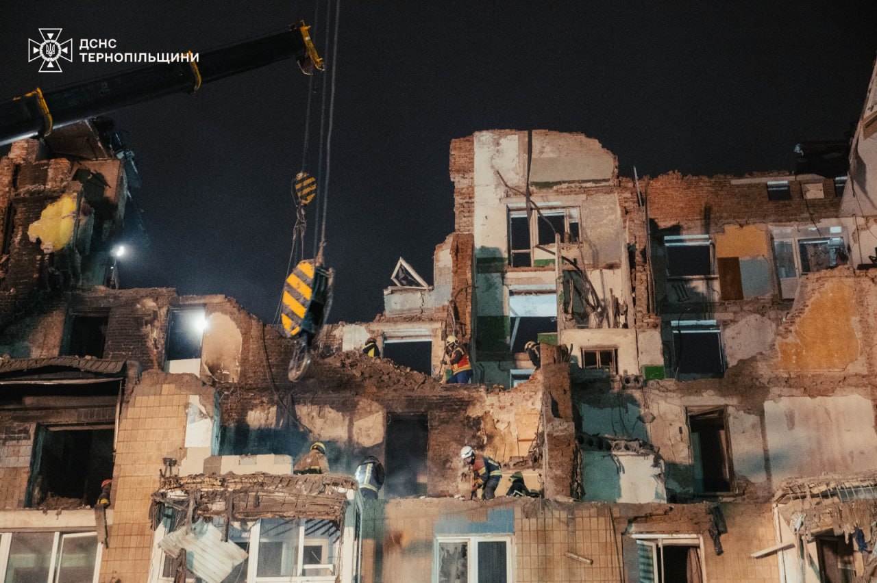 Тернопіль: під завалами знайшли тіло жінки, 7 осіб – досі зниклі безвісти