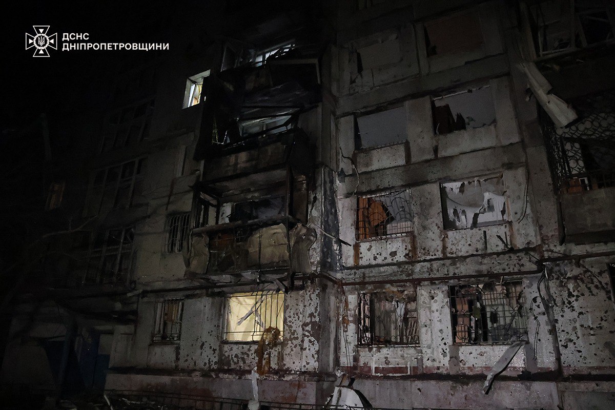 У Дніпрі дрон впав біля багатоповерхівки